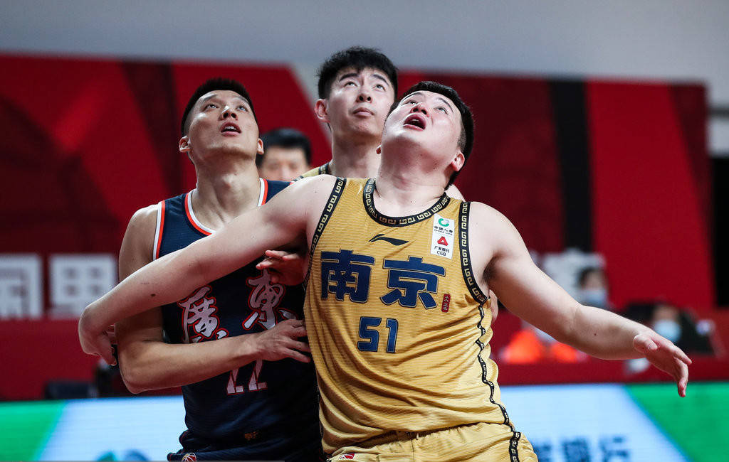 一号娱乐-里程碑夜！夏洛特黄蜂手感冰凉，CBA常规赛加时末段刷纪录，媒体盛赞，更衣室氛围转暖的简单介绍-一号娱乐