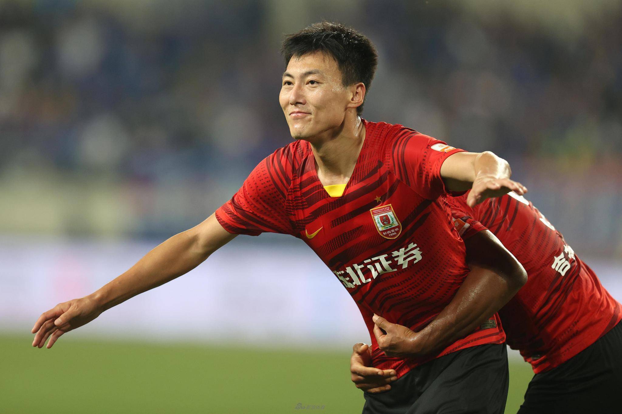 壹号sports-上海申花集结日临场应变，志在社区盾名次提升，引发热议，团队化学反应显著-壹号sports