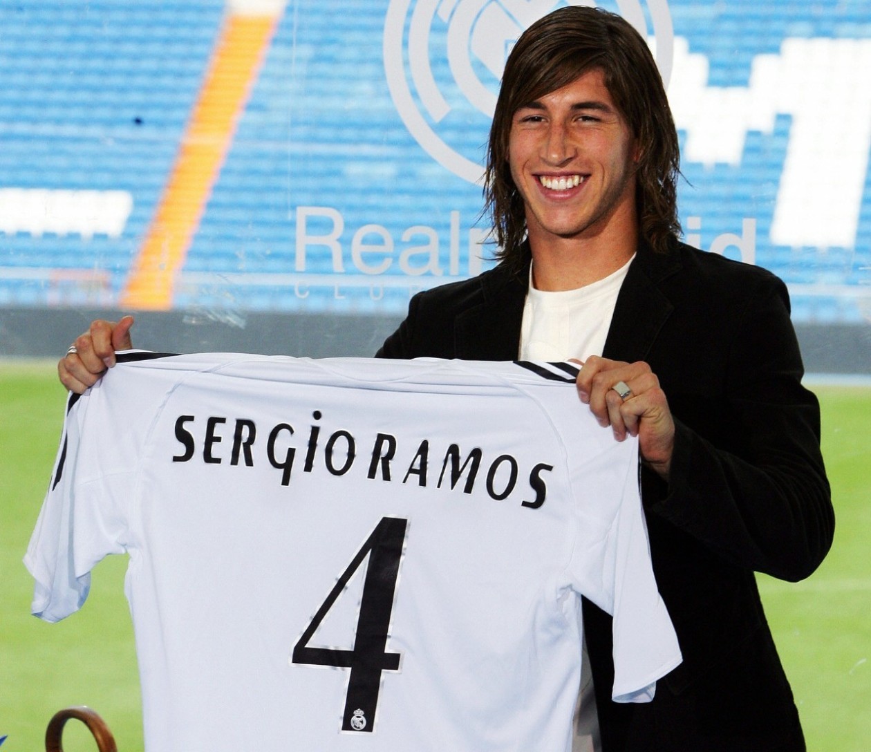 关于转会期孟菲斯灰熊迎来里程碑阿扎伦卡在皇家马德里比赛中问鼎冠军，现场解说直呼：大坂直美与60激战尤文图斯分钟的信息